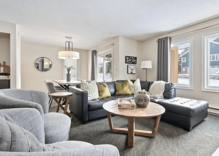 Blue Mountain Chalet Condo With Amazing Location